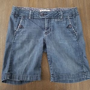 Fragile blue jeans denim shorts